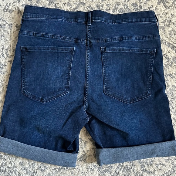 Women’s Express Size 14 Stretch+ Denim Perfect Bermuda Jean Shorts - Picture 2 of 4